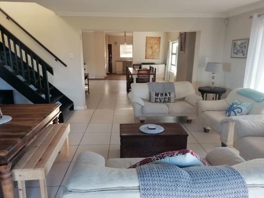 6 Bedroom Property for Sale in Paradise Beach Eastern Cape